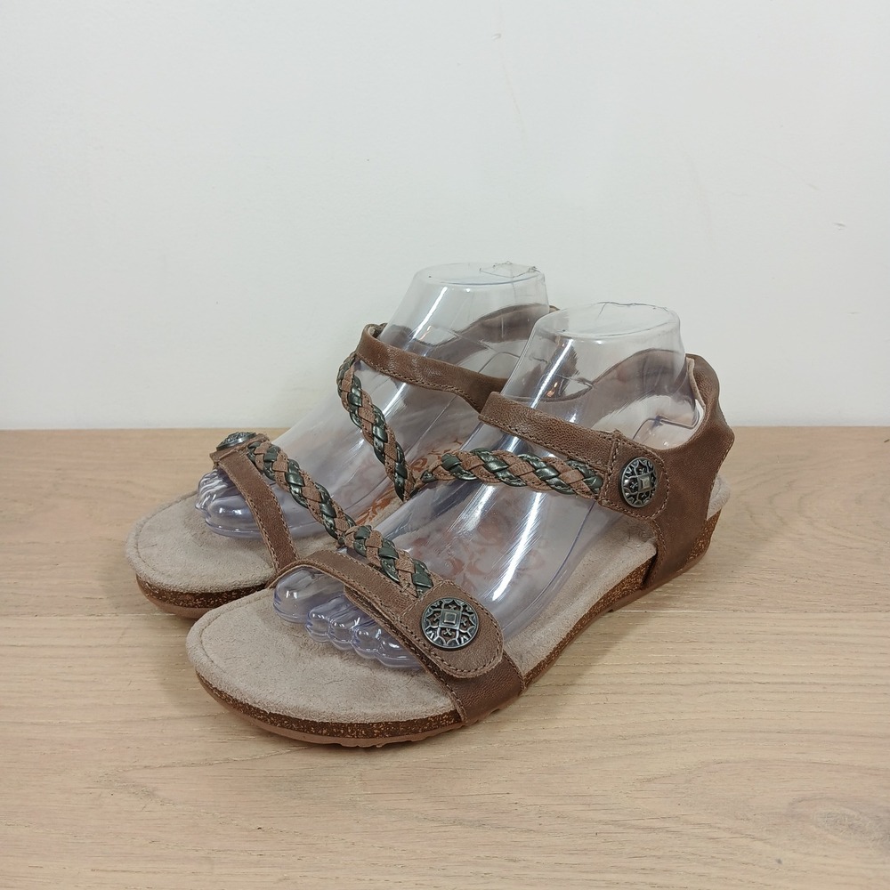 Aetrex Wedge Sandals Womens 8.5 Brown Leather Braided Straps Medallion Comfort